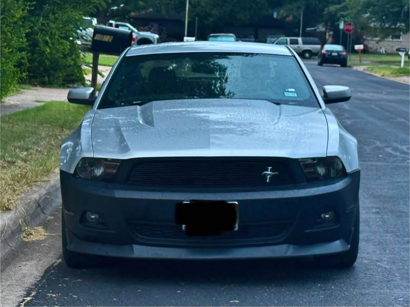 2010 Ford Mustang - Premium Coupe