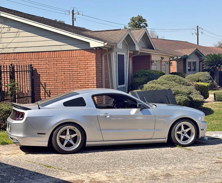 2014 Ford Mustang - V6