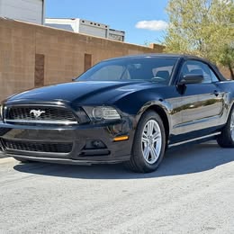 2013 Ford mustang convertible 2d