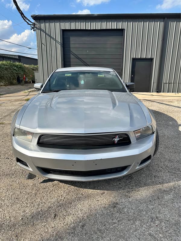 2011 Ford Mustang - Premium