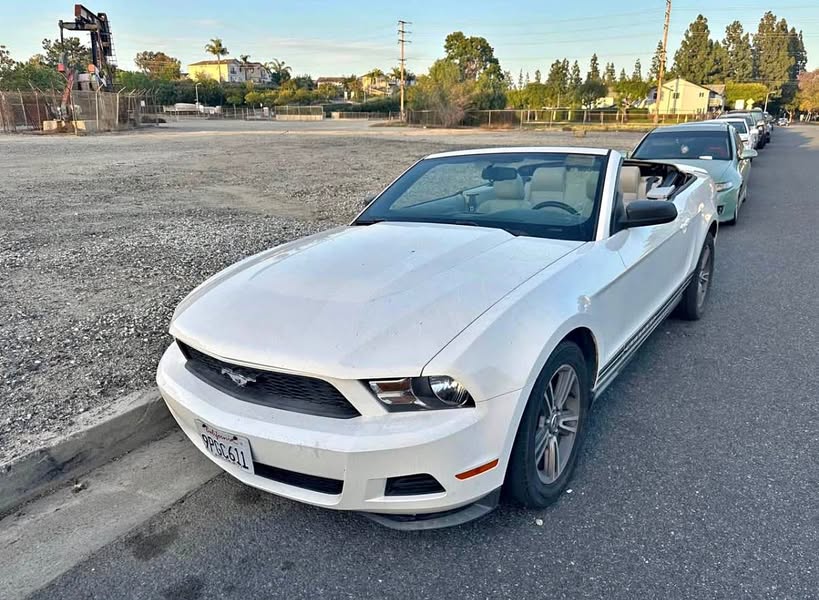 2010 Ford Mustang - Deluxe Convertible 2D
