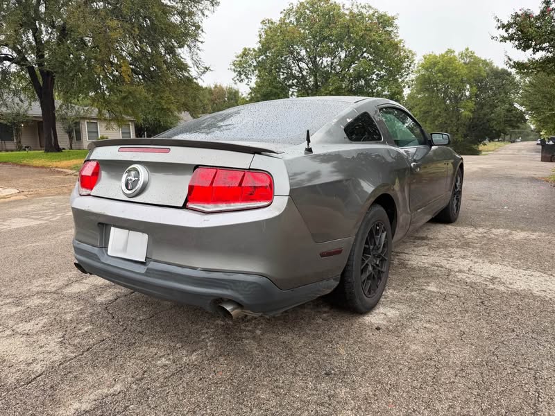 2011 Ford Mustang - V6
