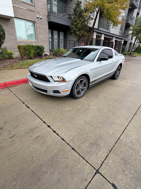 2010 Ford Mustang - Ford Mustang Premium Coupe 2D