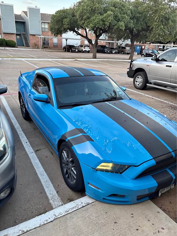 2012 Ford Mustang - 2 door