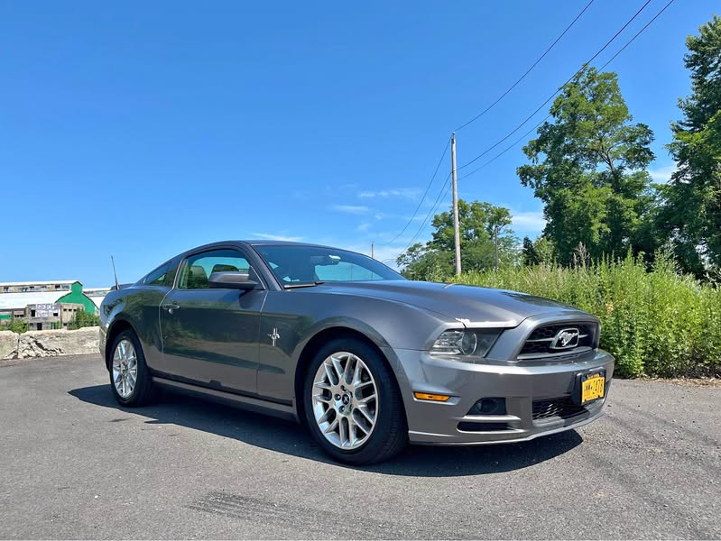 2013 Ford Mustang - V6 Premium