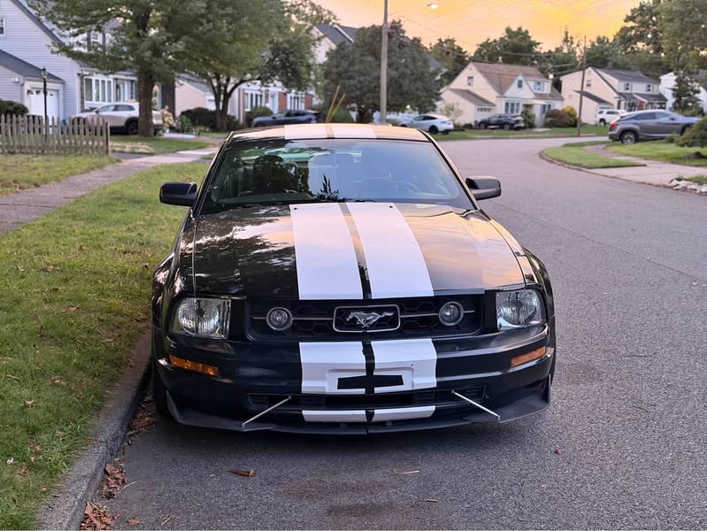 2006 Ford Mustang - Pony package v6 best offer
