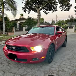 2010 Ford Mustang - Premium