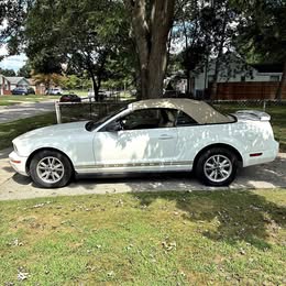 2005 Ford mustang convertible