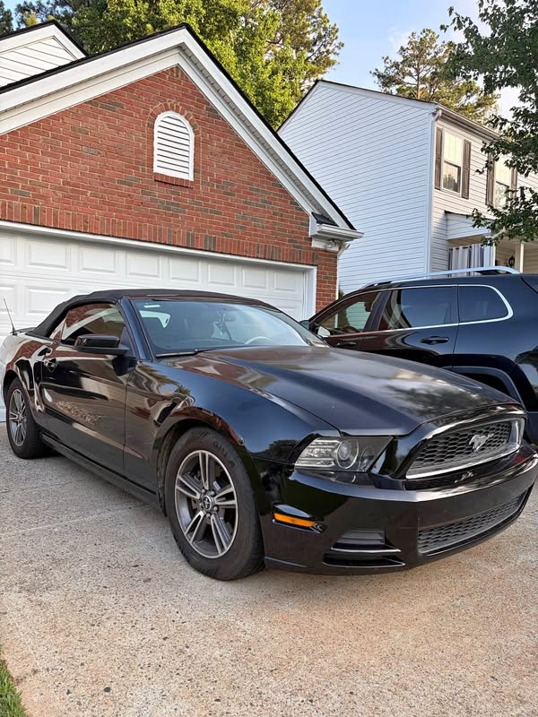 2013 Ford Mustang - V6 Premium Convertible
