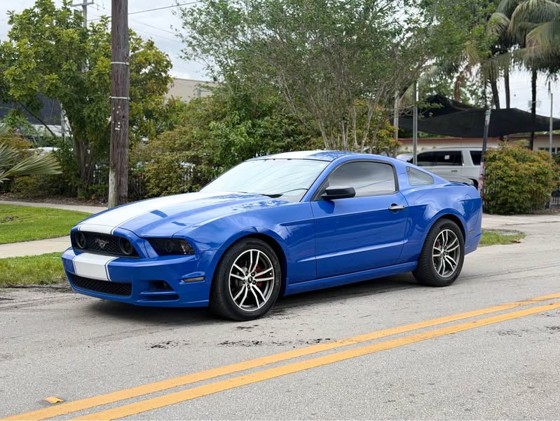 2013 Ford Mustang Coupe 2D