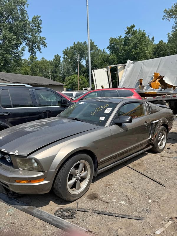 2005 Ford Mustang - V6 Coupe 2D