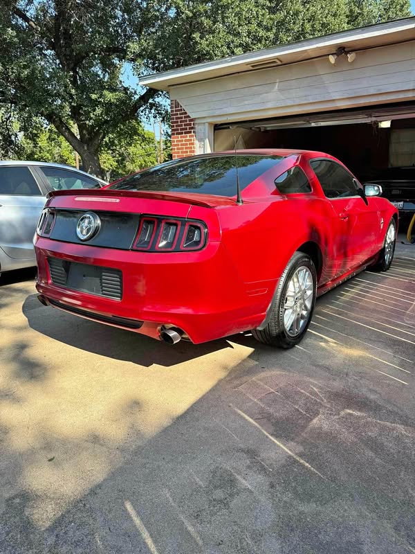2014 Ford Mustang - V6 Premium Coupe 2D