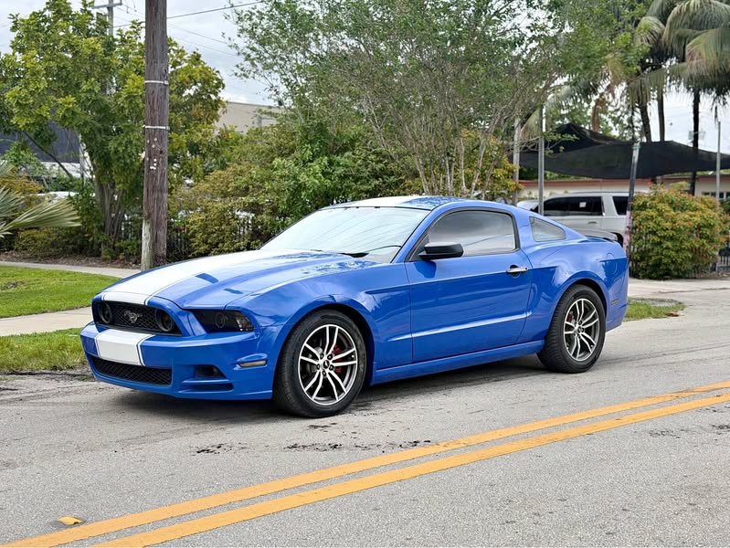 2013 Ford Mustang Coupe 2D