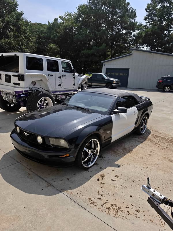 2005 Ford Mustang - GT Convertible 2D
