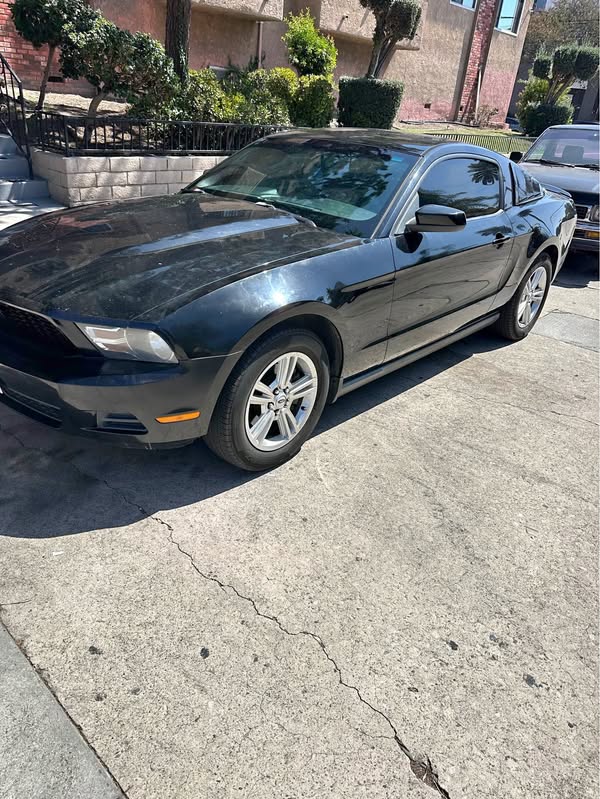 2011 Ford Mustang - V6