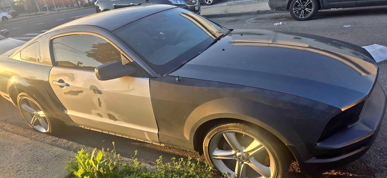2005 Ford Mustang - Coupe 2D