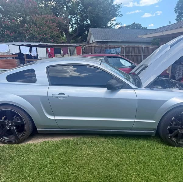 2005 Ford Mustang - V6 Coupe 2D