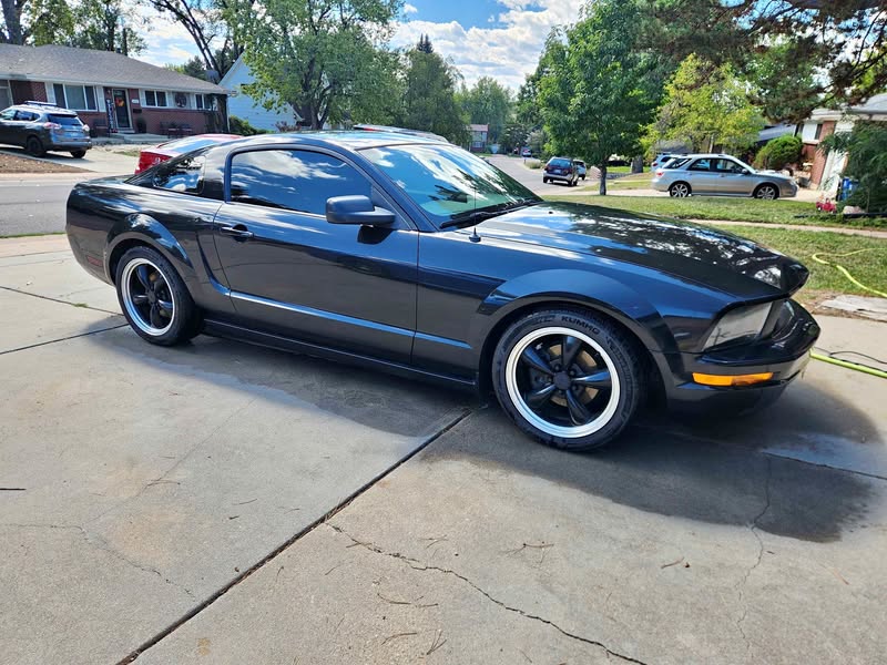 2005 Ford Mustang - Coupe 2D