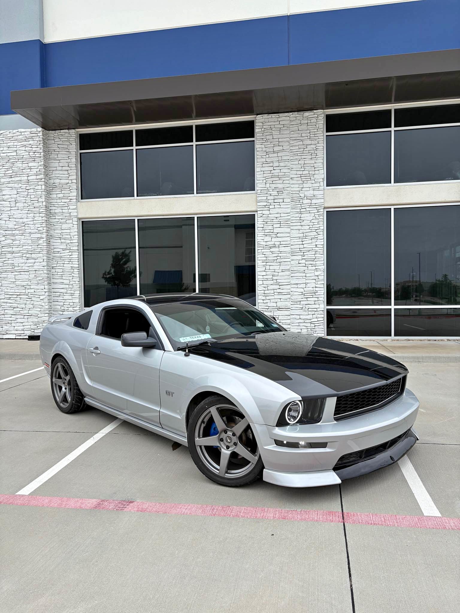 2005 Ford Mustang - Premium Coupe 2D