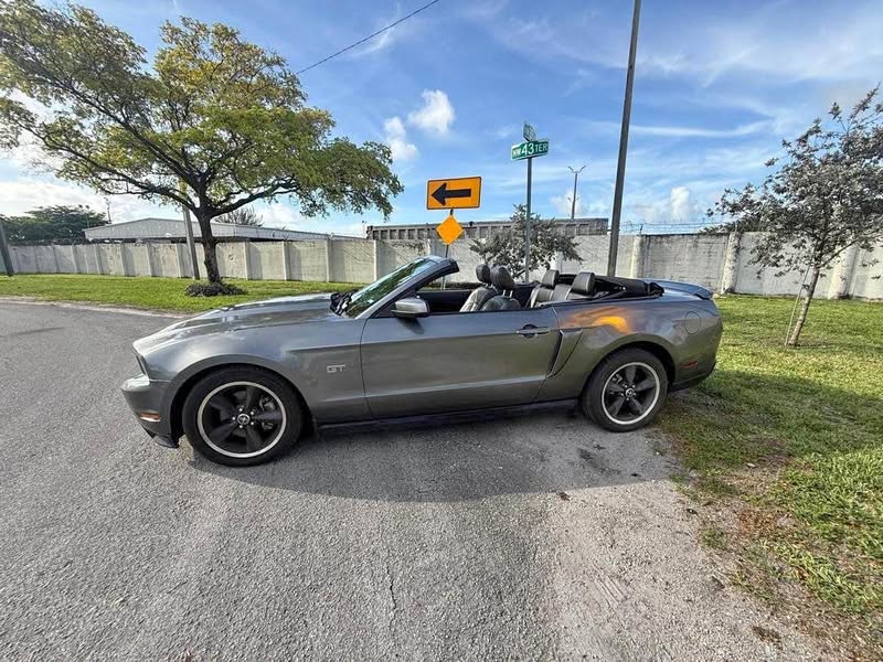 2010 Ford Mustang - gt