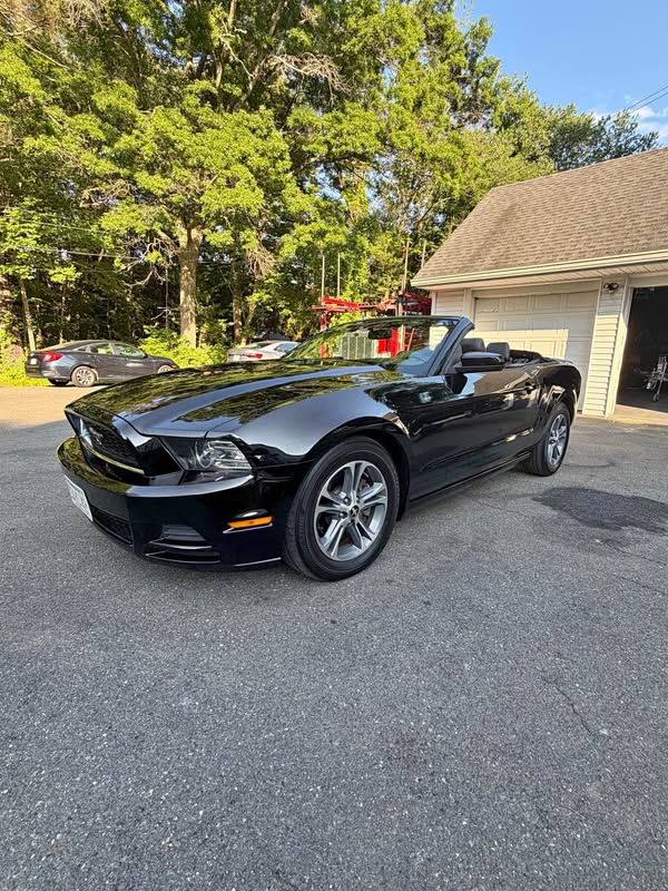 2014 Ford Mustang - V6 Premium Convertible 2D