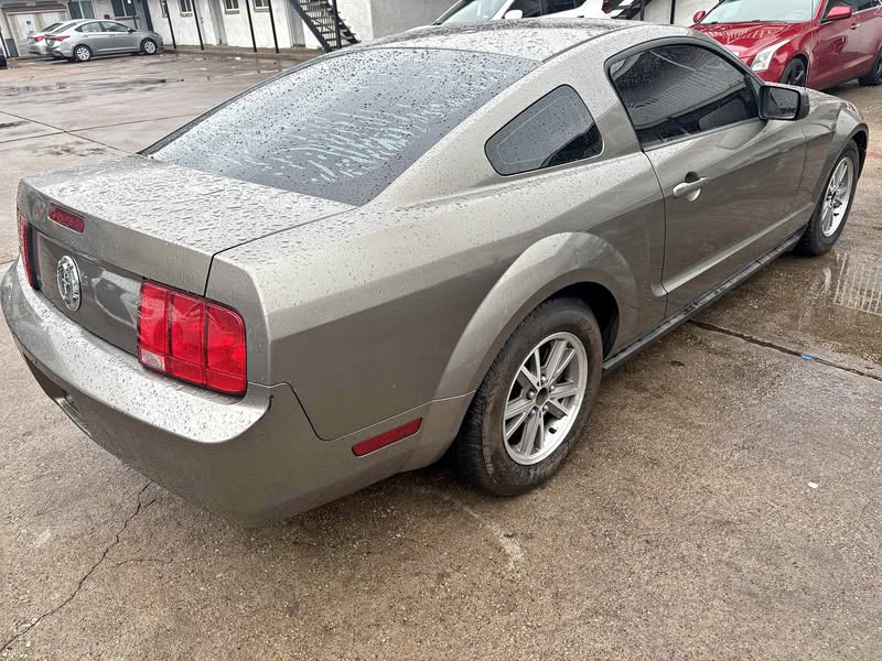 2005 Ford Mustang - Coupe 2D