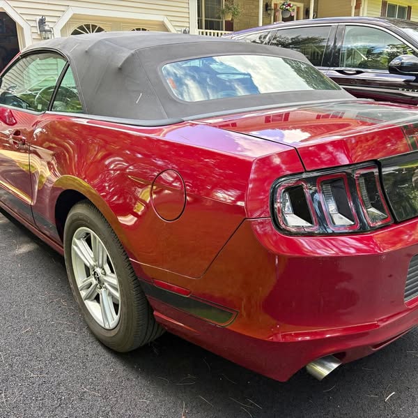 2014 Ford Mustang - V6 Convertible 2D