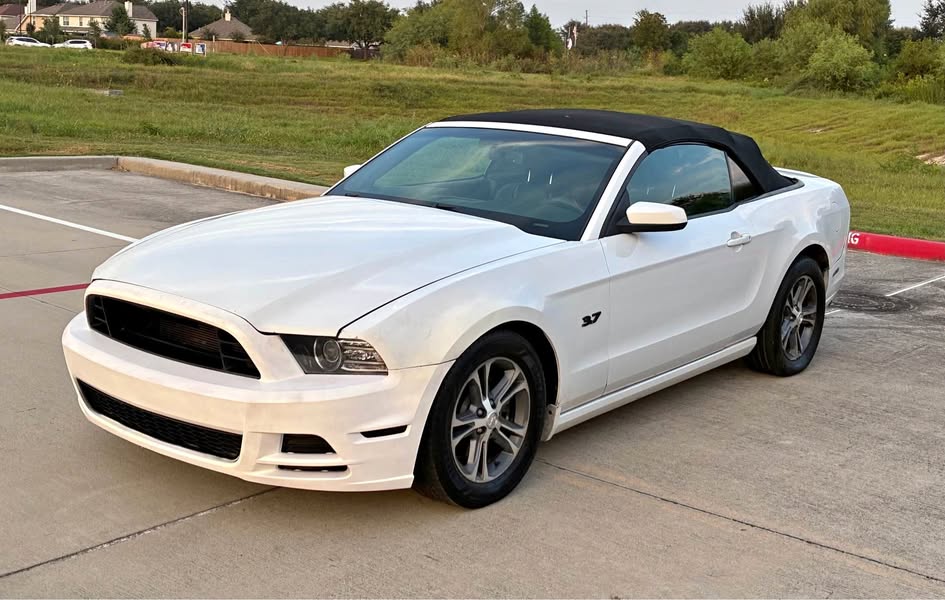 2014 Ford Mustang - V6 Premium Convertible 2D