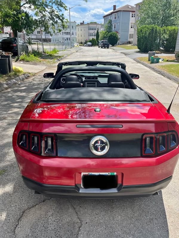 2011 Ford Mustang - V6 premium
