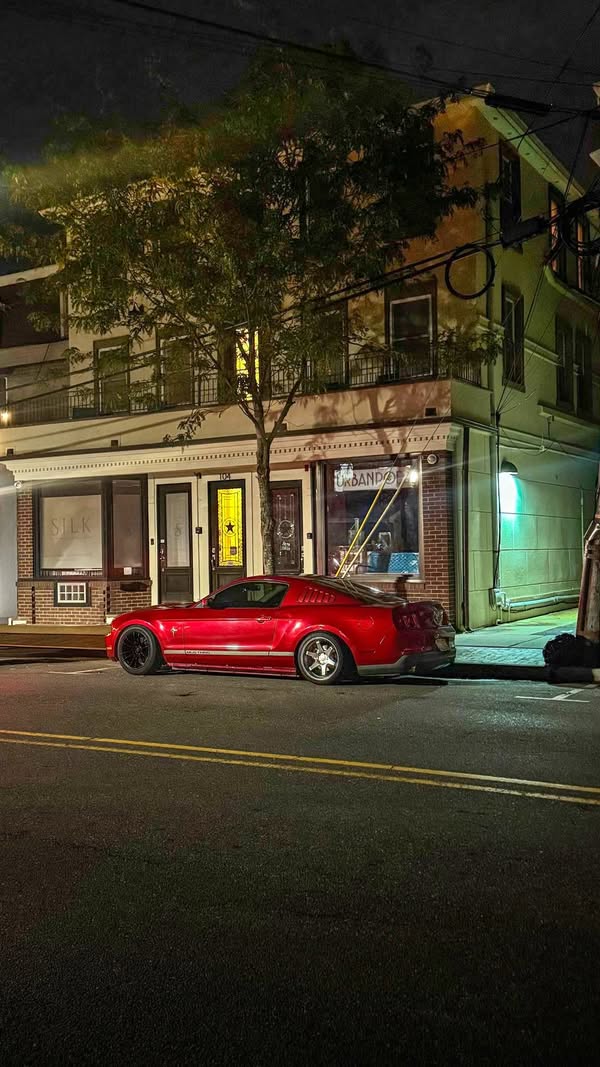 2011 Ford Mustang - premium packBase premium package