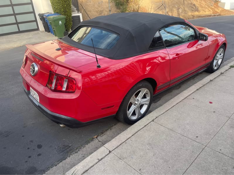 2010 Ford Mustang - Premium
