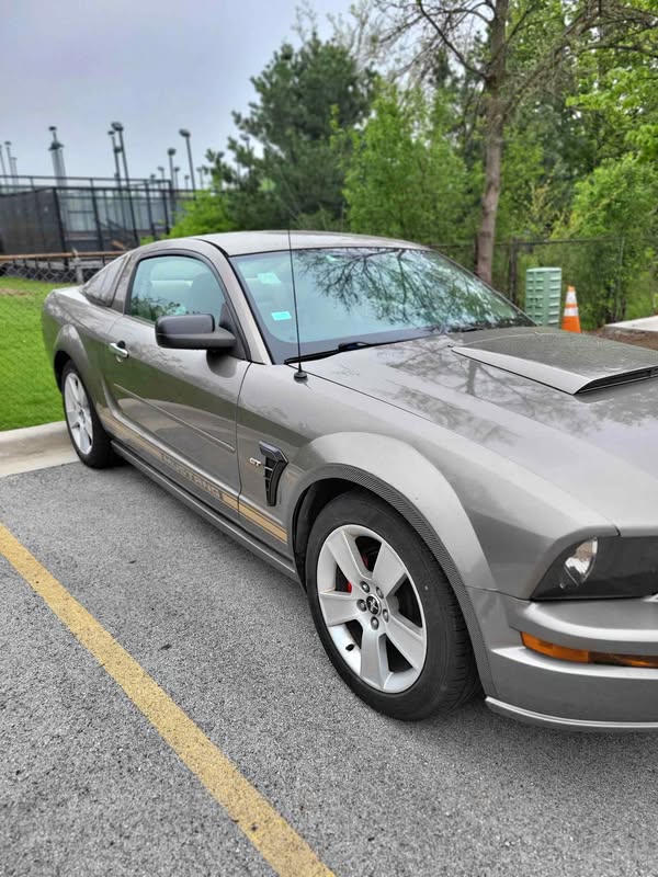 2005 Ford Mustang - V6 Premium Coupe 2D