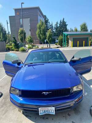 2005 Ford Mustang - Deluxe