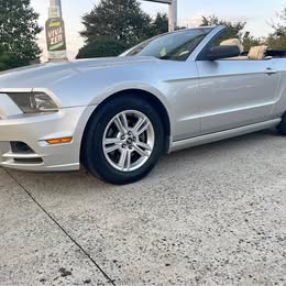 2014 Ford MUSTANG V6 - CONVERTIBLE