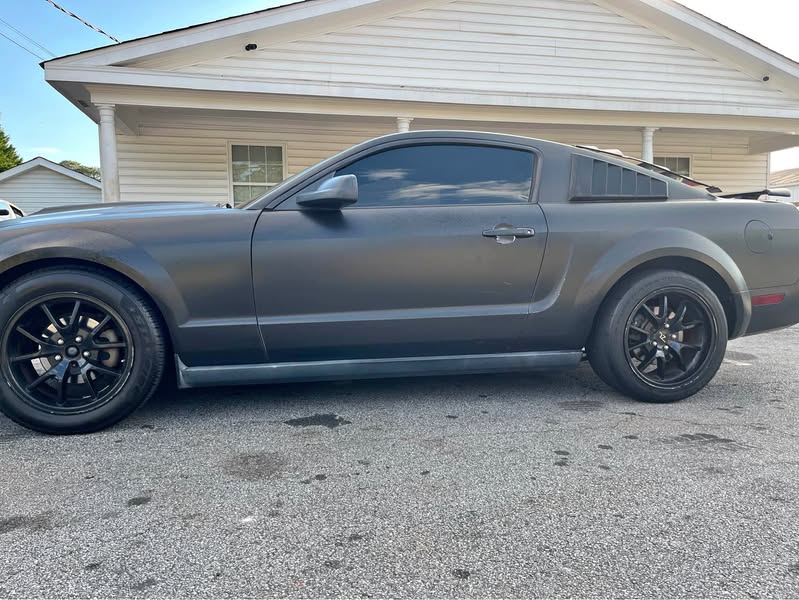2005 Ford Mustang - Coupe 2D