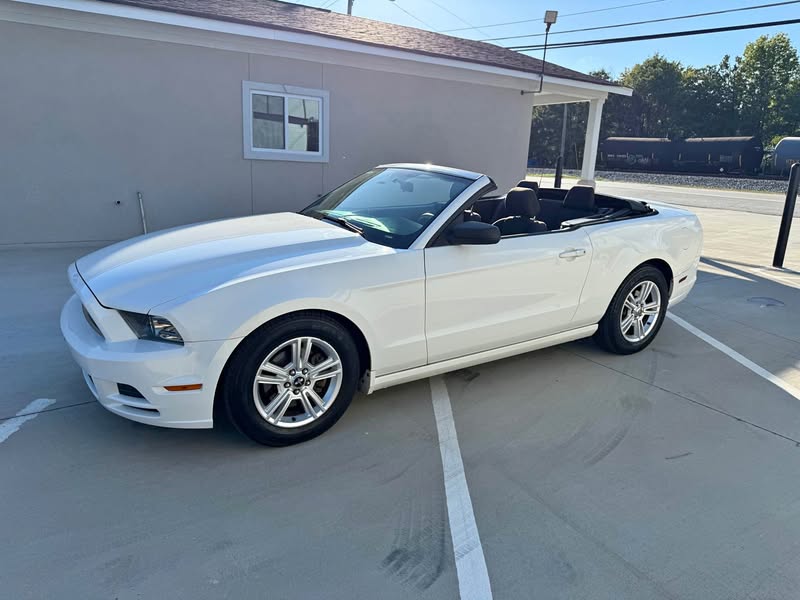 2013 Ford Mustang - V6 Convertible 2D
