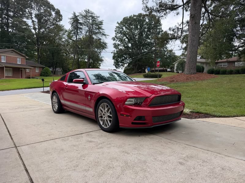 2013 Ford Mustang - Premium Pony Package