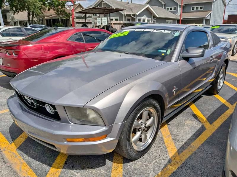 2006 Ford Mustang - Premium