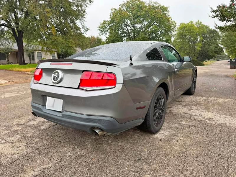 2011 Ford Mustang - V6