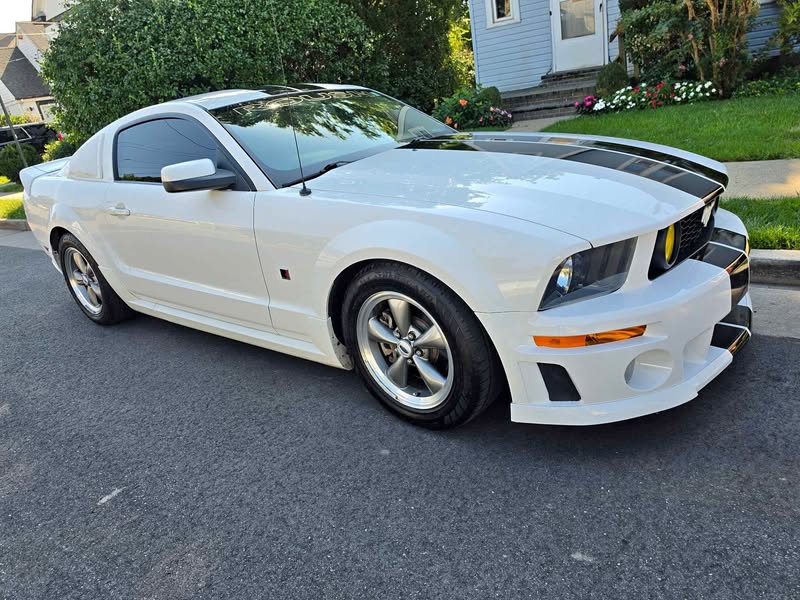 2005 Ford Mustang - GT Deluxe Coupe 2D