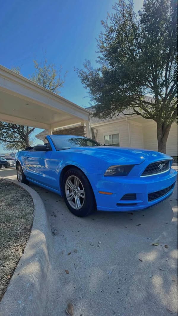 2014 Ford Mustang - Convertible 2D