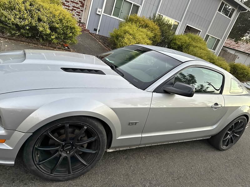 2005 Ford Mustang - Coupe 2D