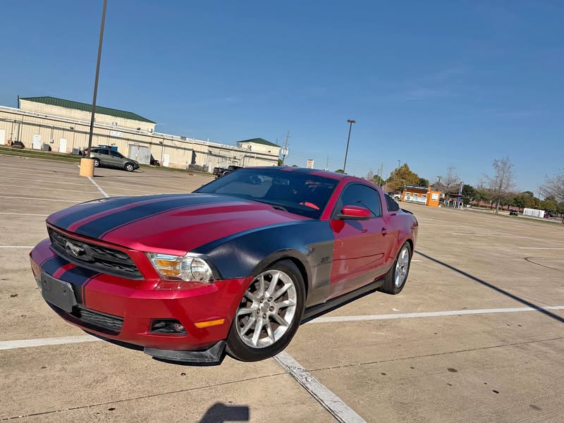 2012 Ford Mustang - V6 autom\u00e1tico