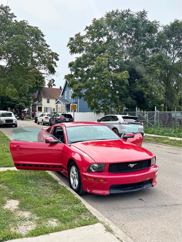 2005 Ford Mustang - V6 Coupe 2D