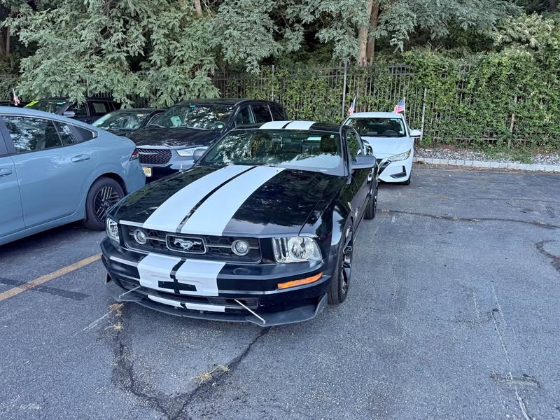 2006 Ford Mustang - V6 best offer
