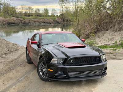 2014 Ford  Mustang - Premium