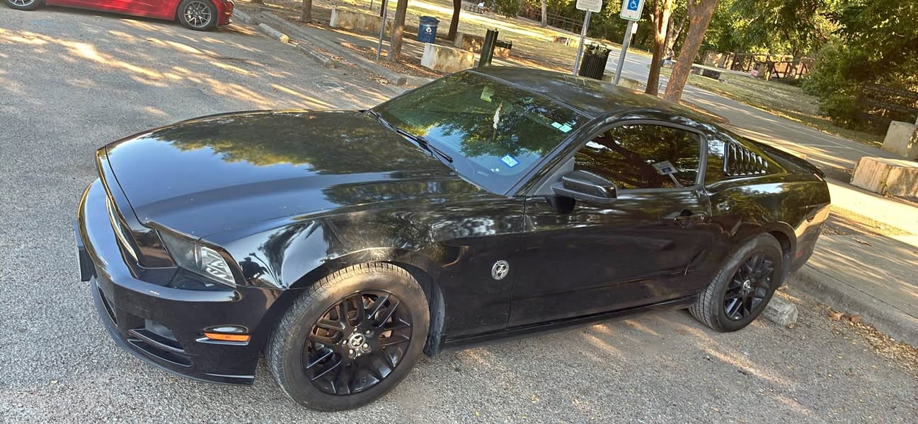 2014 Ford Mustang - V6