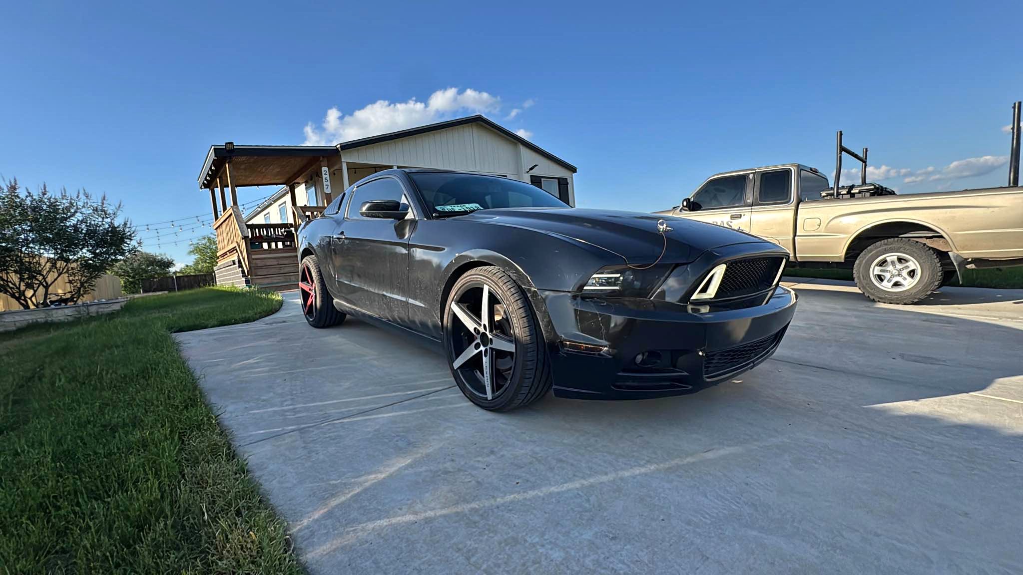 2014 Ford Mustang - V6