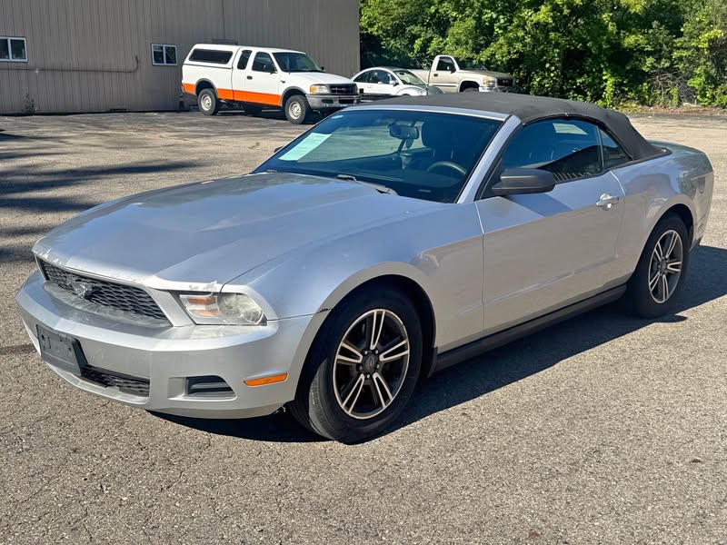 2012 Ford Mustang Convertible 2D