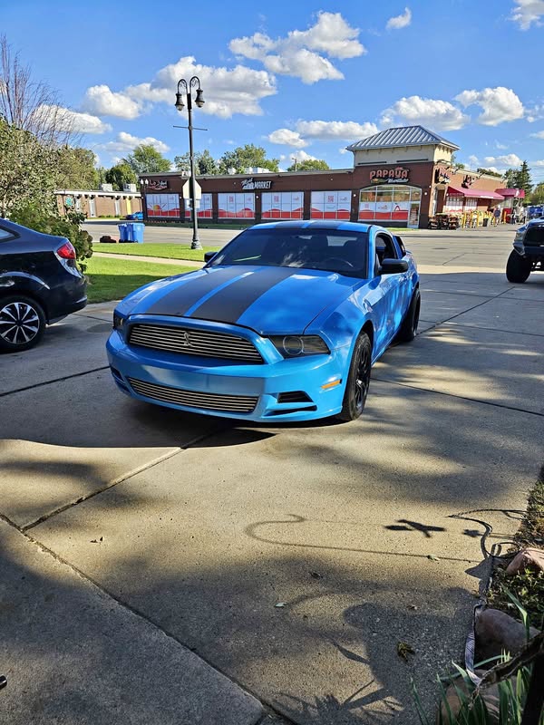 2013 Ford Mustang - Deluxe Coupe 2D
